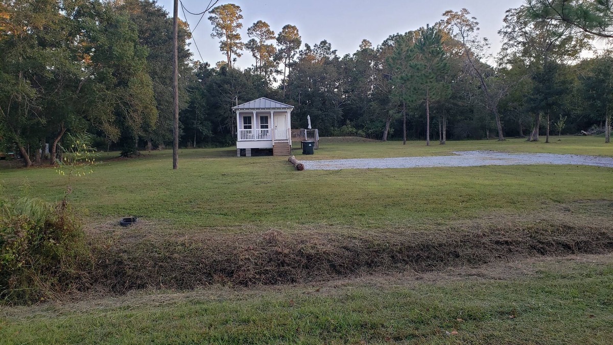 Pensacola House | COZY AND COUNTRY CLOSE TO BLUE ANGELS, BEACHES, SHOPS, AND DOWNTOWN PENSACOLA.