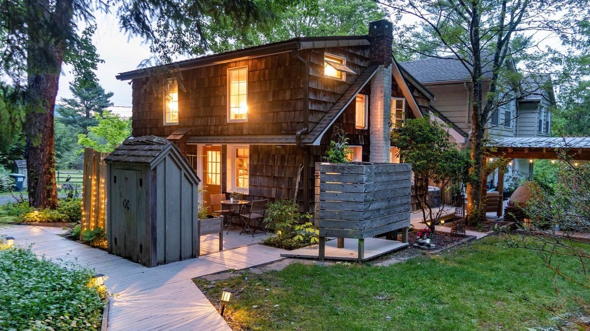 Zena Apartment | Cozy and eclectic Woodstock getaway
