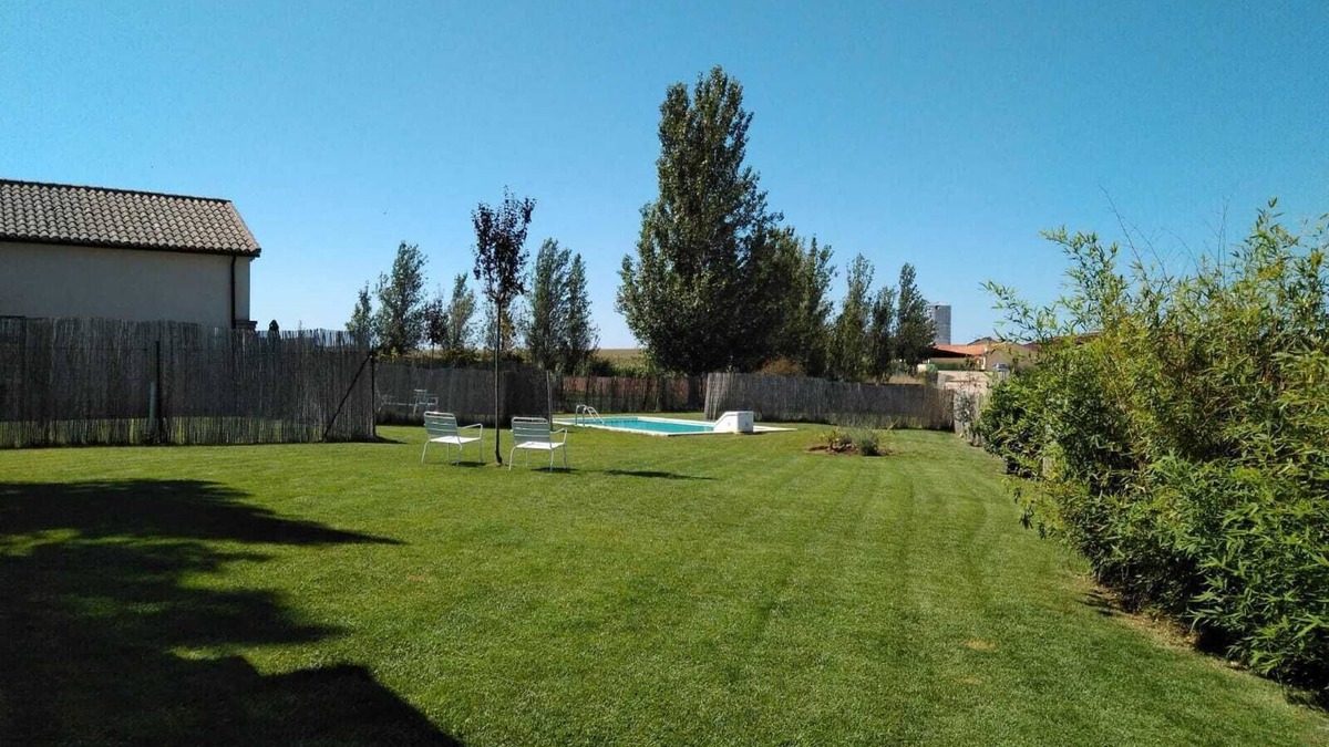 Almenara de Tormes House | Cozy and equipped 5 seater Country House, Pool, WIFI, 17km from Salamanca