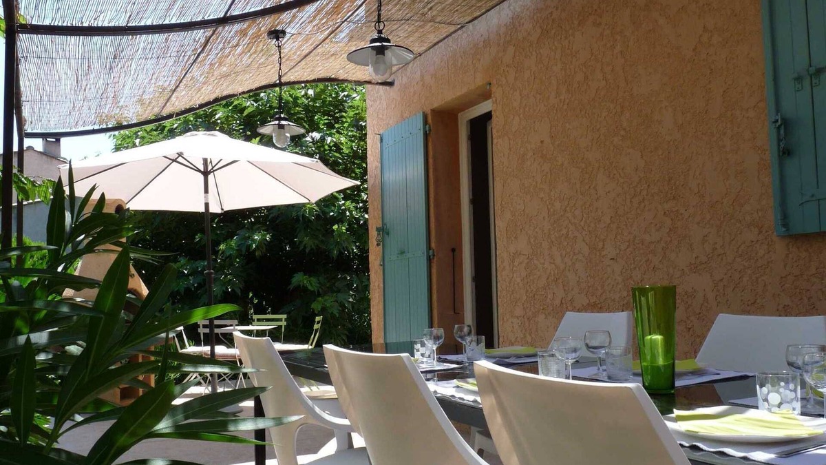 Meyrargues House | Cozy and family house, near Aix in the heart of the village.