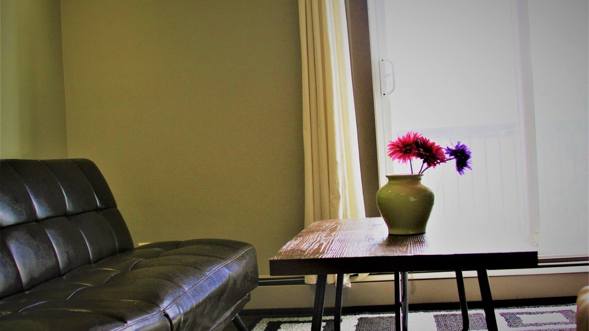 Killarney Apartment | Cozy and lovely 1 bedroom apartment w free parking premise