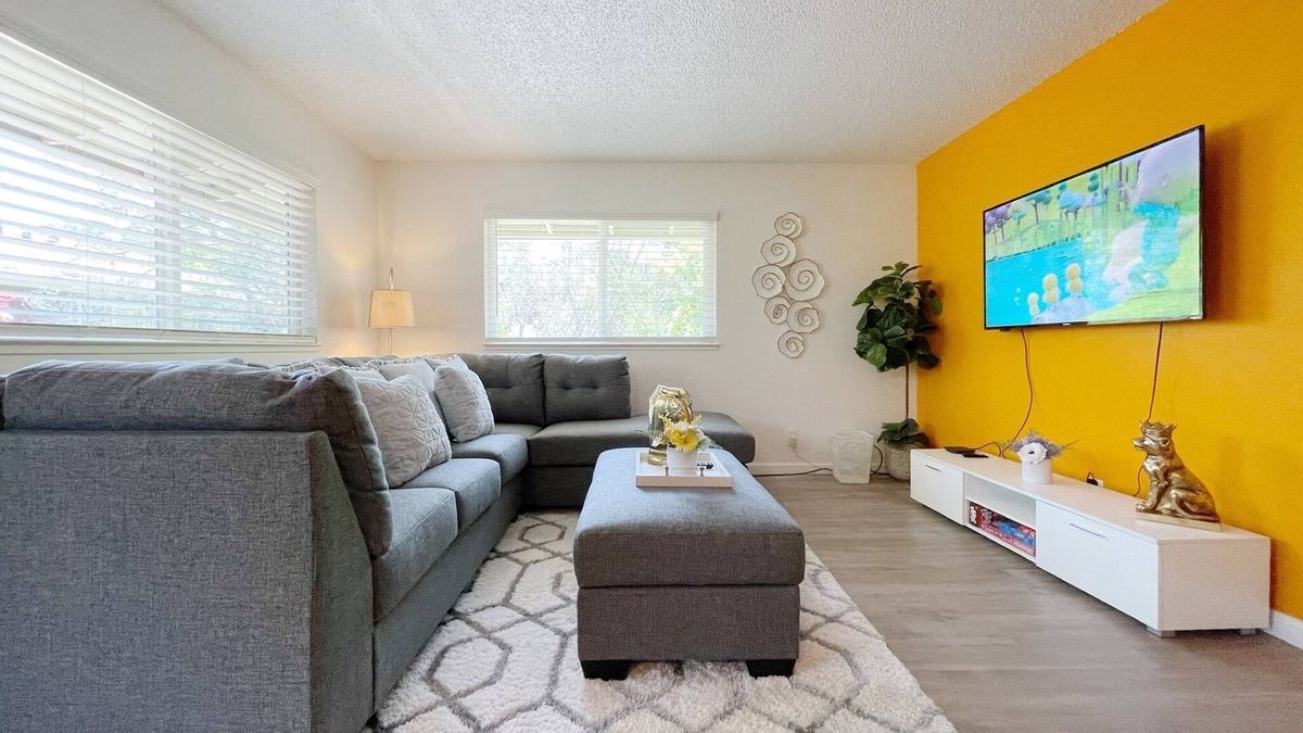 Lafayette Apartment | Cozy and Lovely walk to downtown