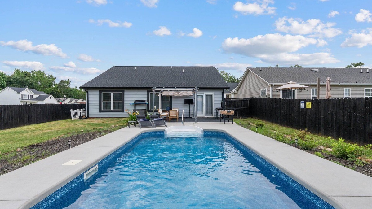Conestee House | Cozy and luxurious Home with Pool 3BR 2BT