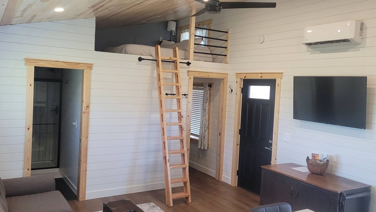 Holton Cabin | Cozy and modern cabin adjacent to Banner Creek Lake by Holton, KS.