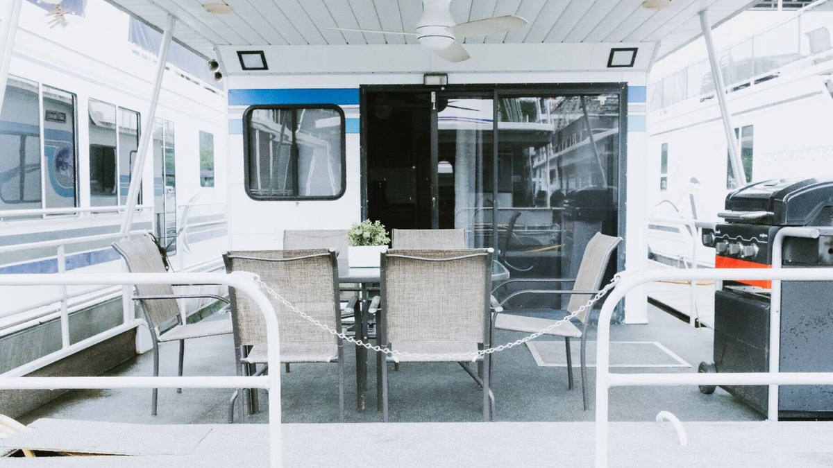 Andersonville Boat Rental | Cozy and Modern Houseboat on Beautiful Norris Lake!
