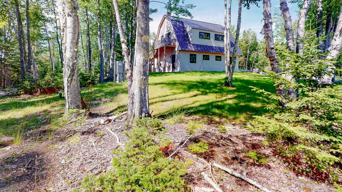 Lamoine Cottage | Cozy and modern hideaway - walk to the beach - fast WiFi & washer/dryer