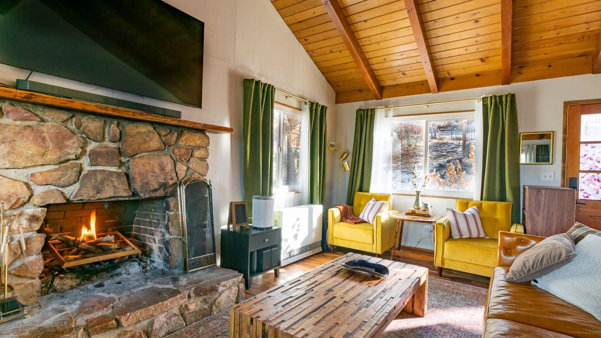 Fox Farm Cabin | Cozy and modern Yena Cabin in Big Bear. Family-Friendly!
