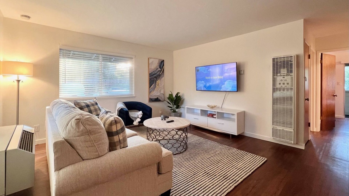 Lafayette Apartment | Cozy and quiet 2B/1b in Downtown