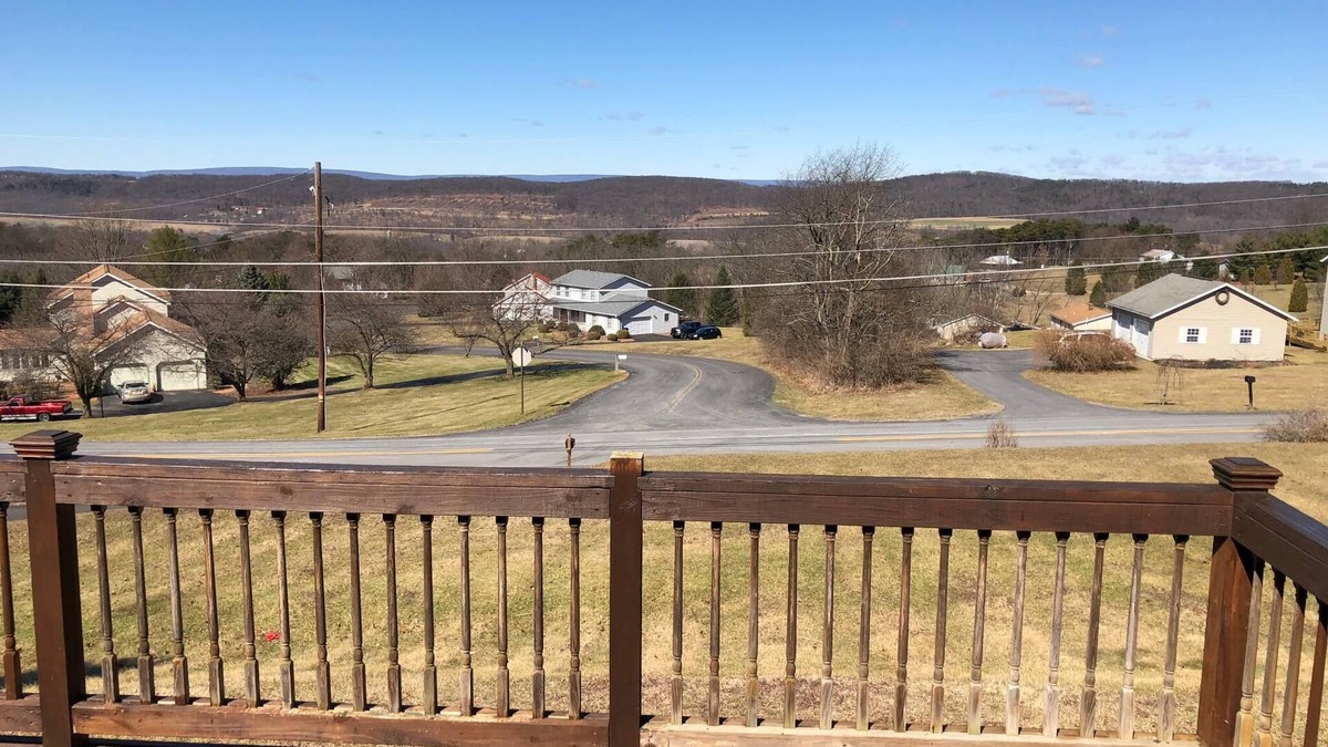 Potts Grove House | Cozy and quiet, but close to all the good stuff. Amazing mountain view.
