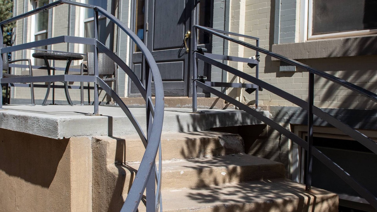 Uptown Condo | Cozy and Quiet Condo in Uptown- Walking Distance to Everything