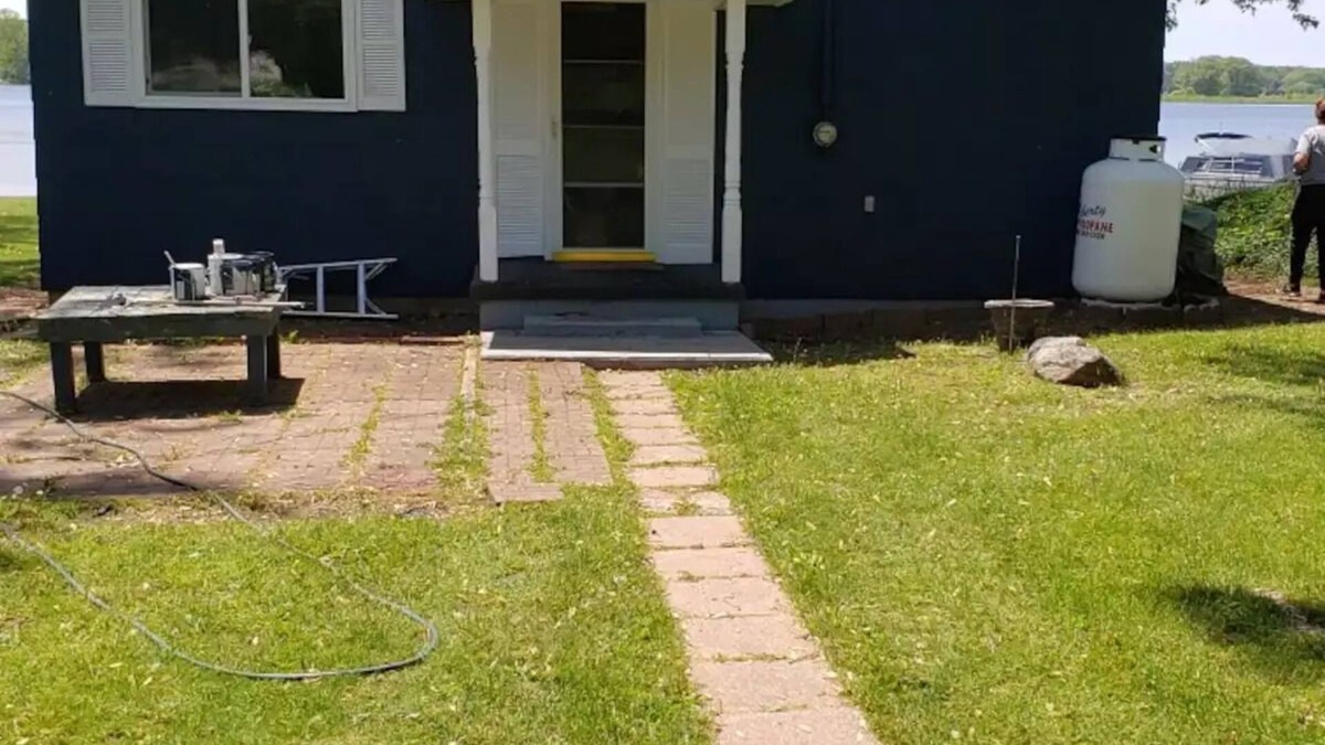 Coldwater Cottage | Cozy and Quiet Lakefront Cottage on Huyck Lake