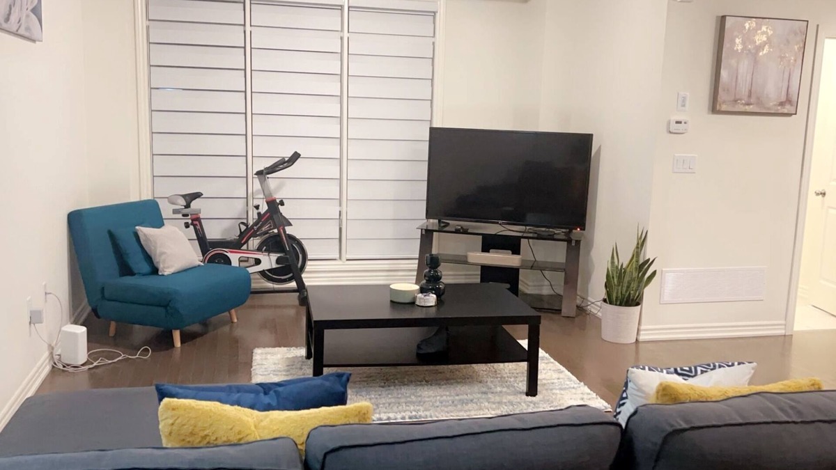 Ajax House | Cozy and Relaxing Brand New Townhome 10 mins away from Pickering and Ajax Casino