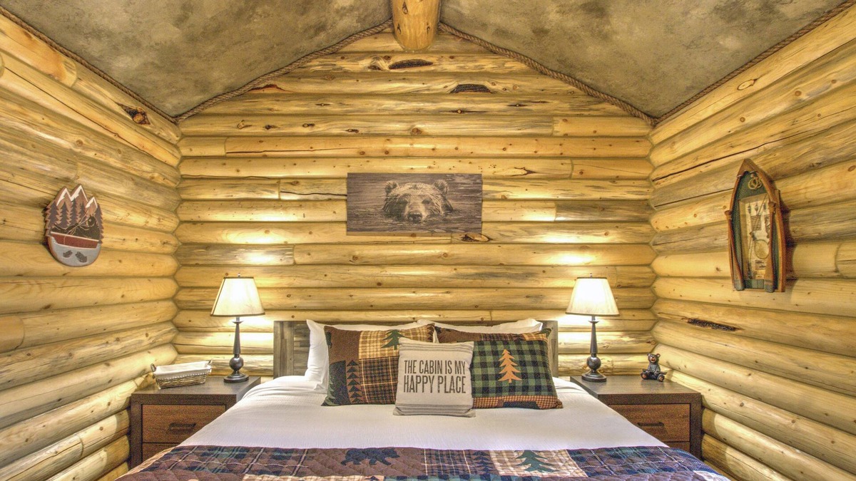 Lazy Acres Cabin | Cozy and Rustic "Bear Themed" Cabin~private pond and 7 miles to YNP entrance!