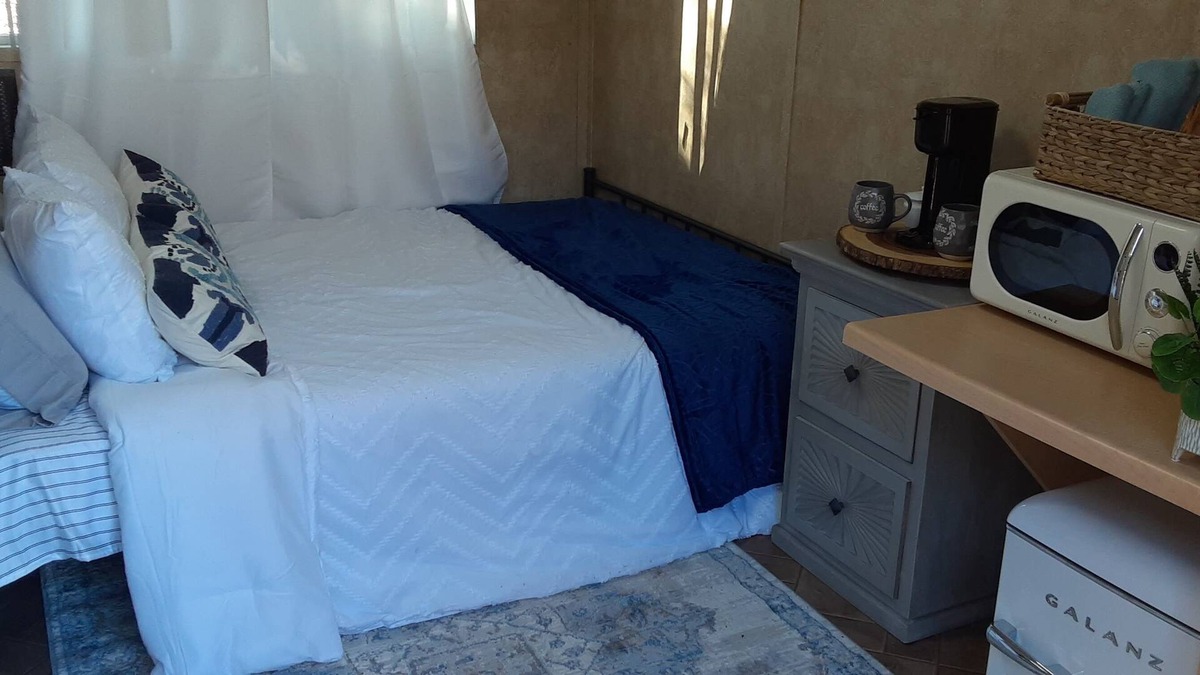 Spring Branch RV Rental | Cozy and Serene Private Room Queen Bed