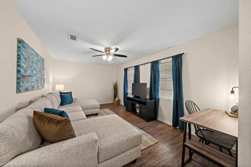 El Lago House | Cozy and Stylish 3-Bedroom Sanctuary