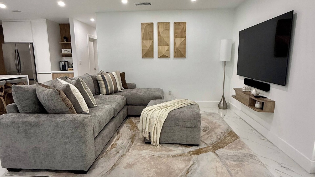 Ludlam House | Cozy and Stylish Home in Miami w HotTub & Patio
