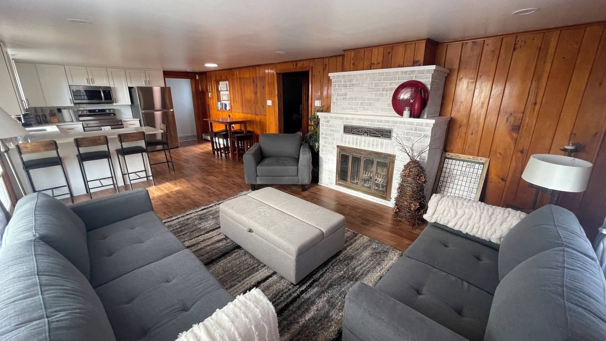 Oconto House | Cozy and Updated Lake Front Cottage, Near Green Bay, Door County, and more