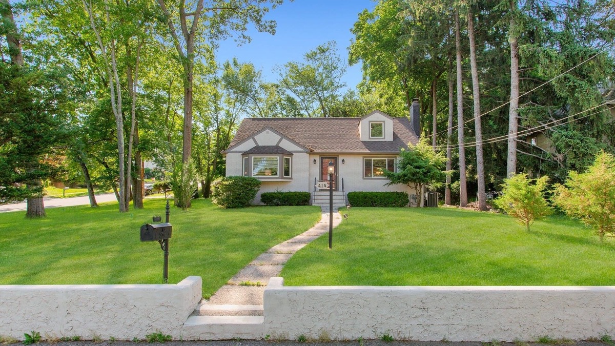 Tallman House | Cozy and Clean Cental / Northern Bergen County Home