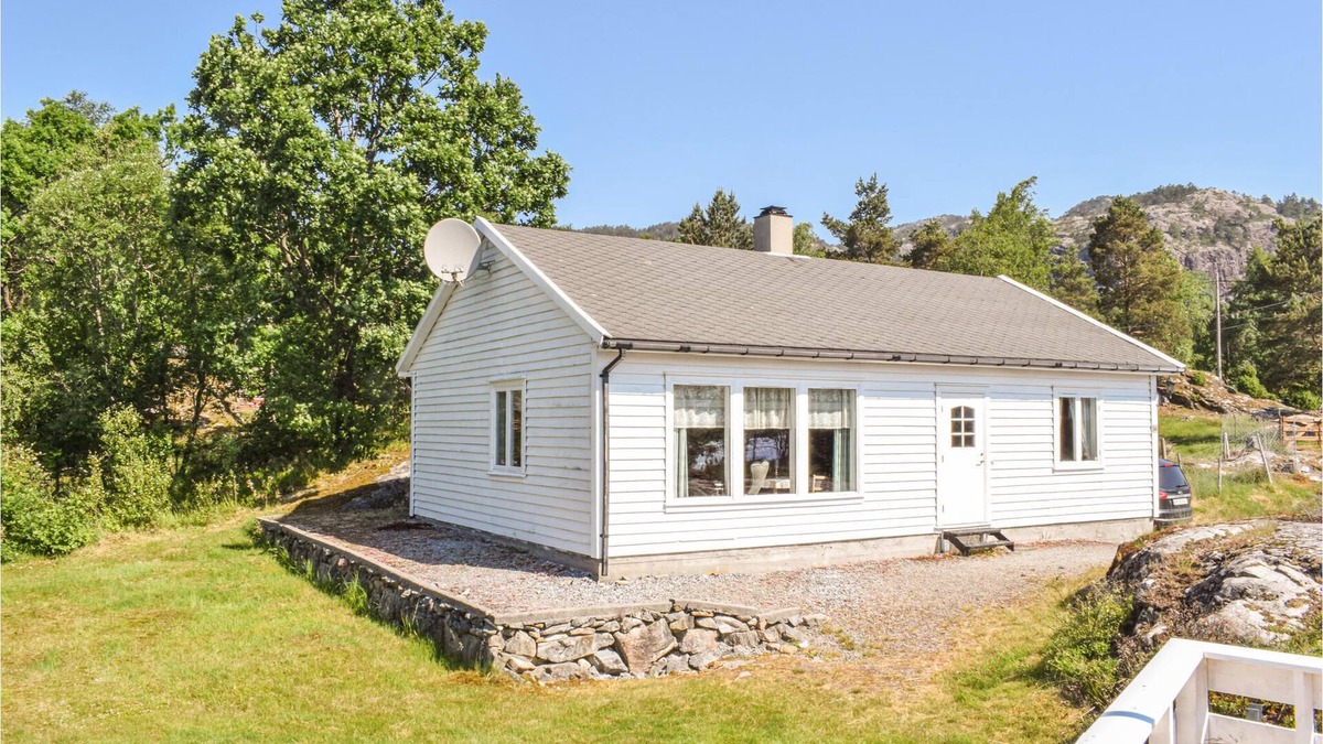 Lindas House | Cozy and well equipped cottage in the small fjord village of Molvik, located only 150 m.