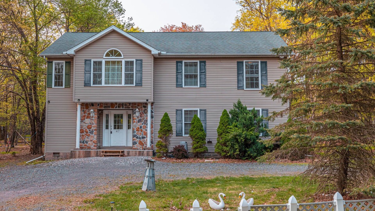 Briar Crest Woods Cottage | "Cozy Antilia" Hot Tub, Sauna & Game Room