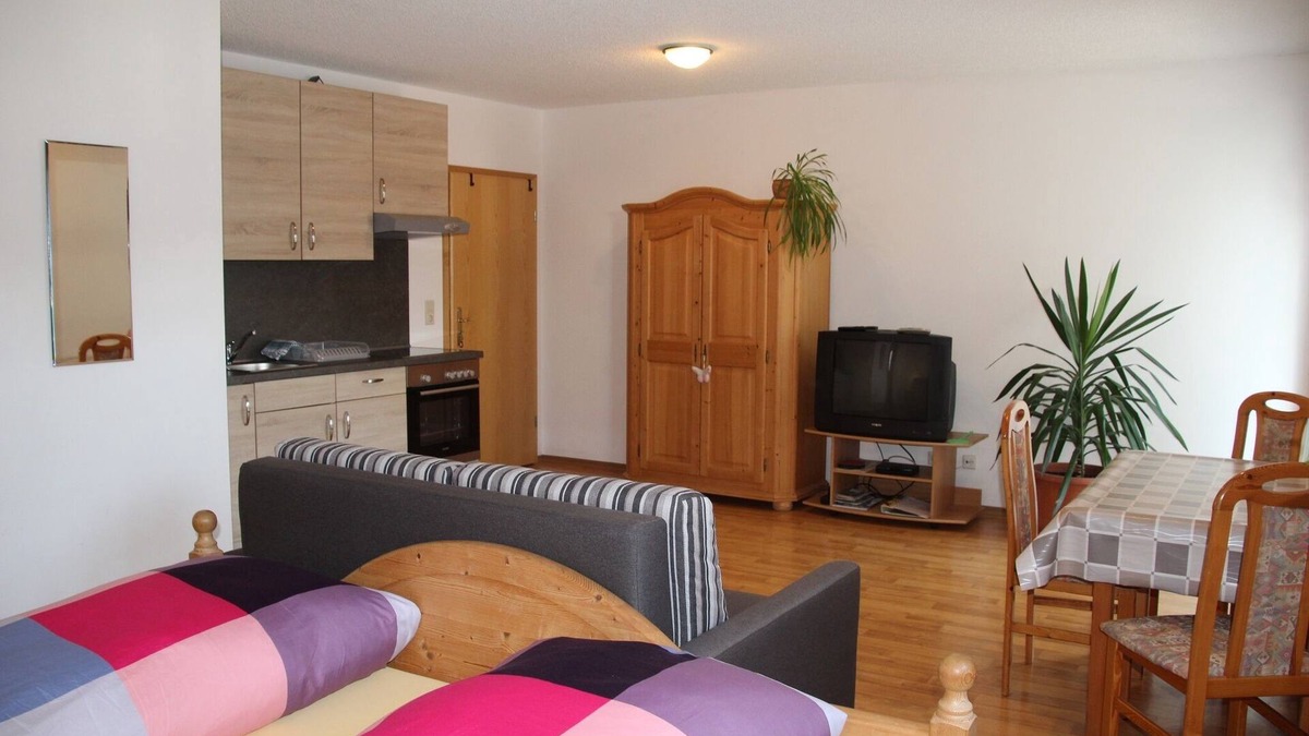 Riedenburg Apartment | Cozy apartment (30sqm2) in a quiet, sunny location
