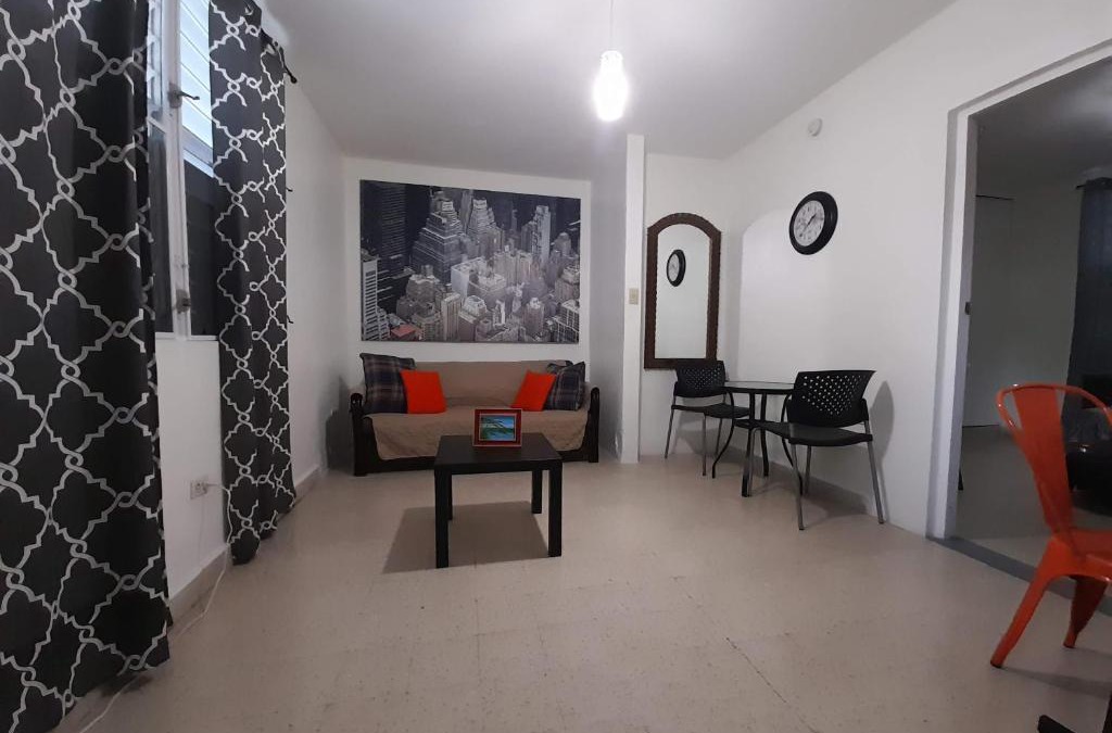 Cangrejo Arriba Apartment | Cozy Apartment across the San Juan Airport