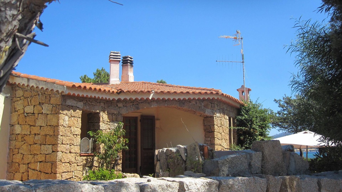 La Conia Apartment | Cozy apartment by the sea with a large garden ideal for 2 people