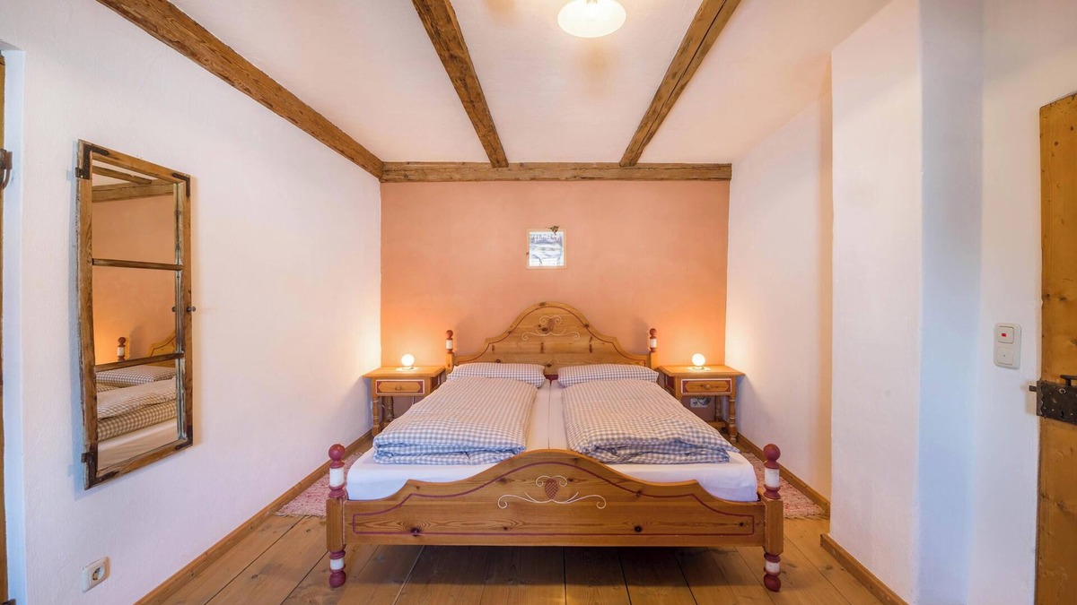 Unterammergau Apartment | Cozy Apartment "Ferienwohnung Gschwand" with Mountain View