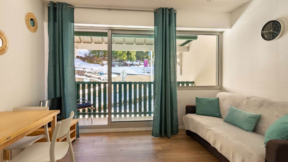 Eaux-Bonnes Apartment | Cozy apartment for 4 with balcony and ski locker in Gourette
