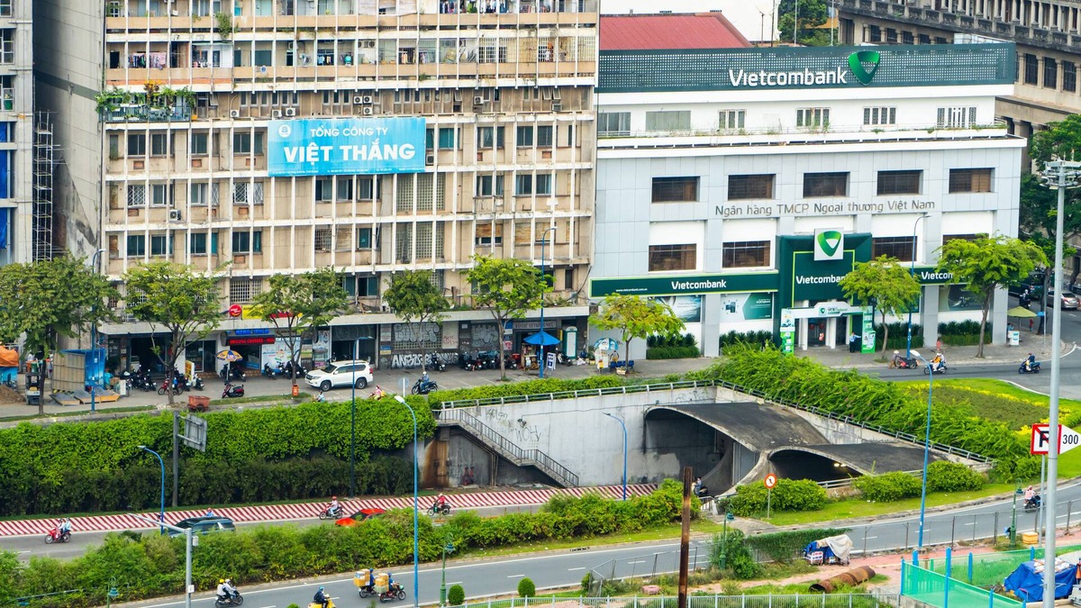 Bach Dang Riverside Apartment | Cozy Apartment for big group/family 3BRs & 3Baths in heart of Saigon
