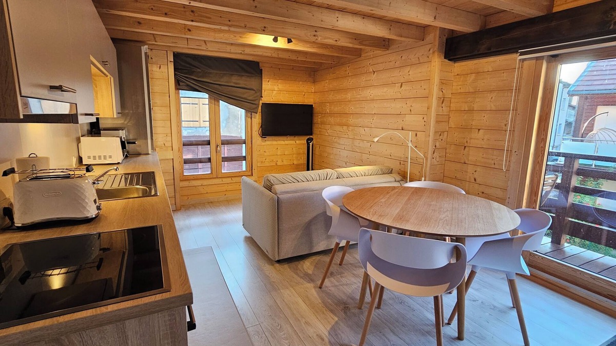 Bons-en-Chablais Apartment | Cozy apartment near train station, with balcony on quiet street
