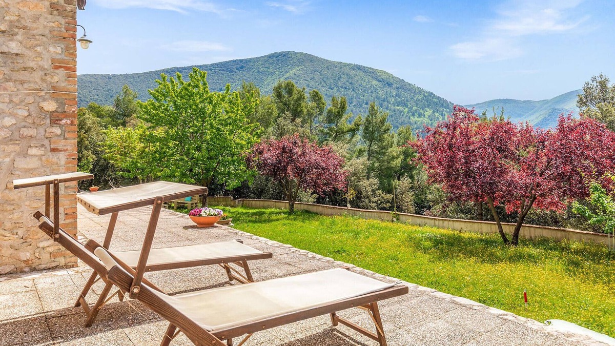 Campello sul Clitunno Apartment | Cozy apartment in Loc. Fontanelle