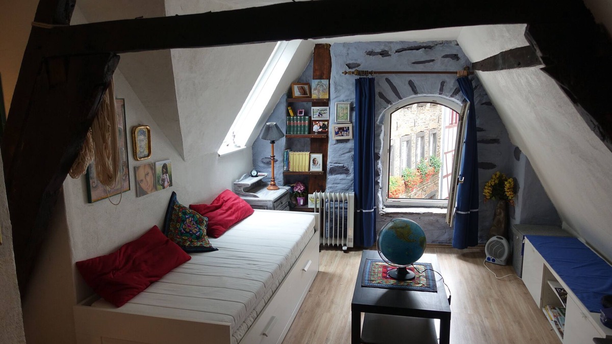 Beilstein Apartment | Cozy Apartment in 14th Century Historic Building in Beautiful Medieval Town