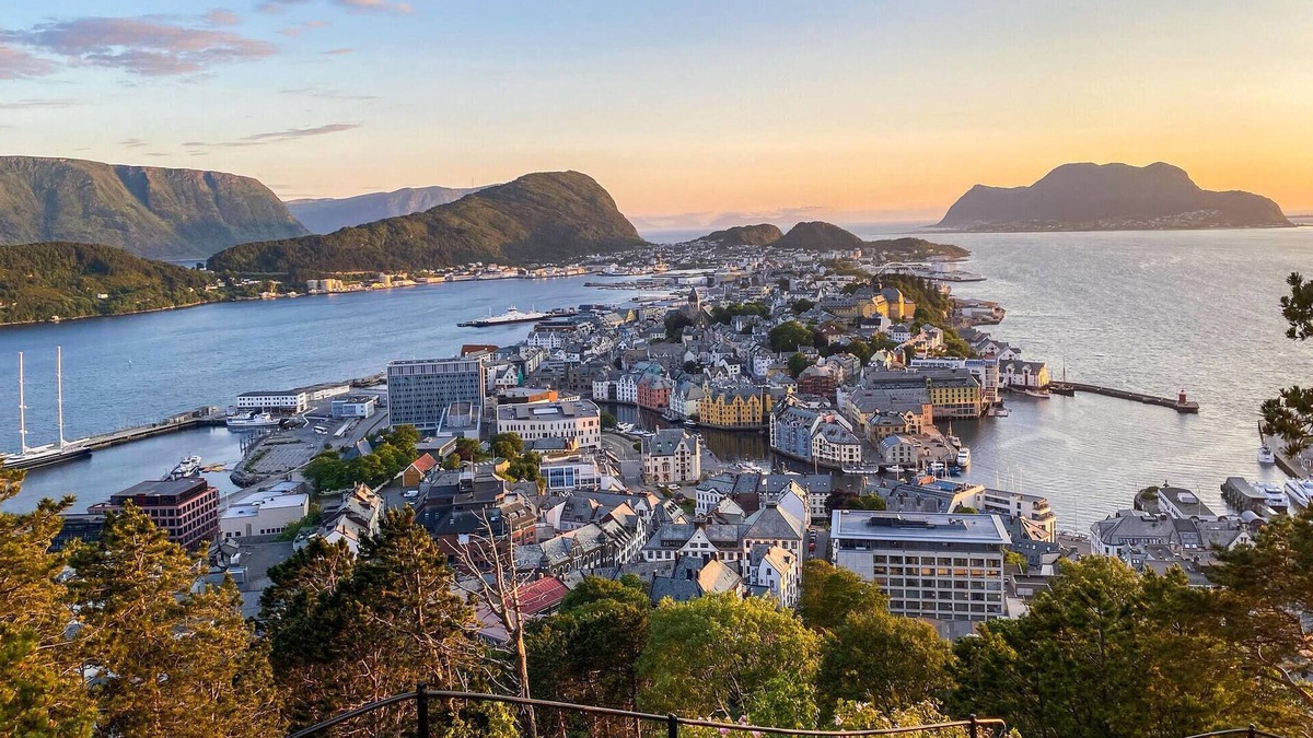 Alesund Apartment | Cozy apartment in a quiet location outside Ålesund.