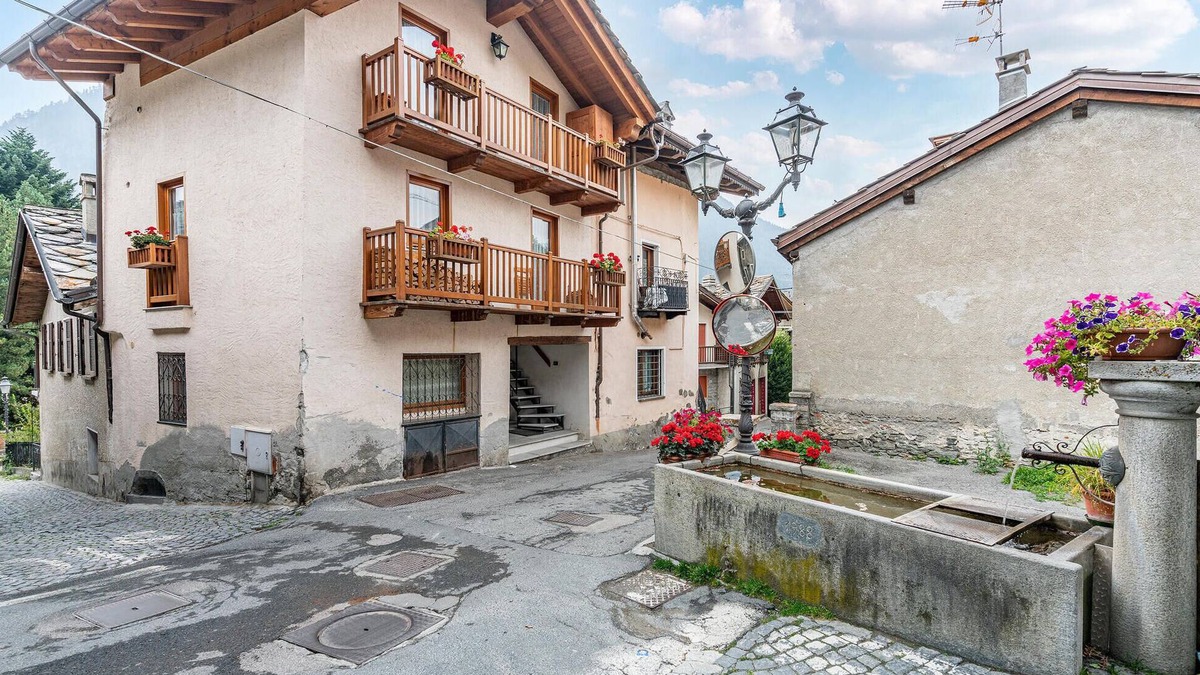 Brusson Apartment | Cozy apartment in Brusson AO with WiFi