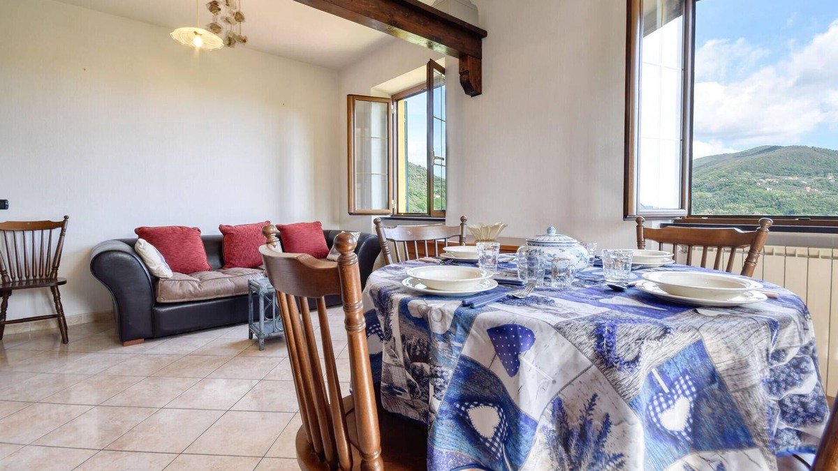 Carasco Apartment | Cozy apartment in Carasco with WiFi