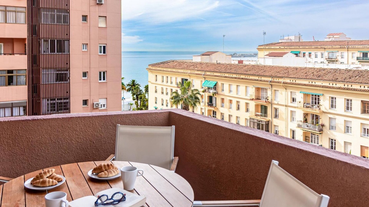 La Caleta Apartment | Cozy Apartment in Central Málaga, Close to Sancha Beach
