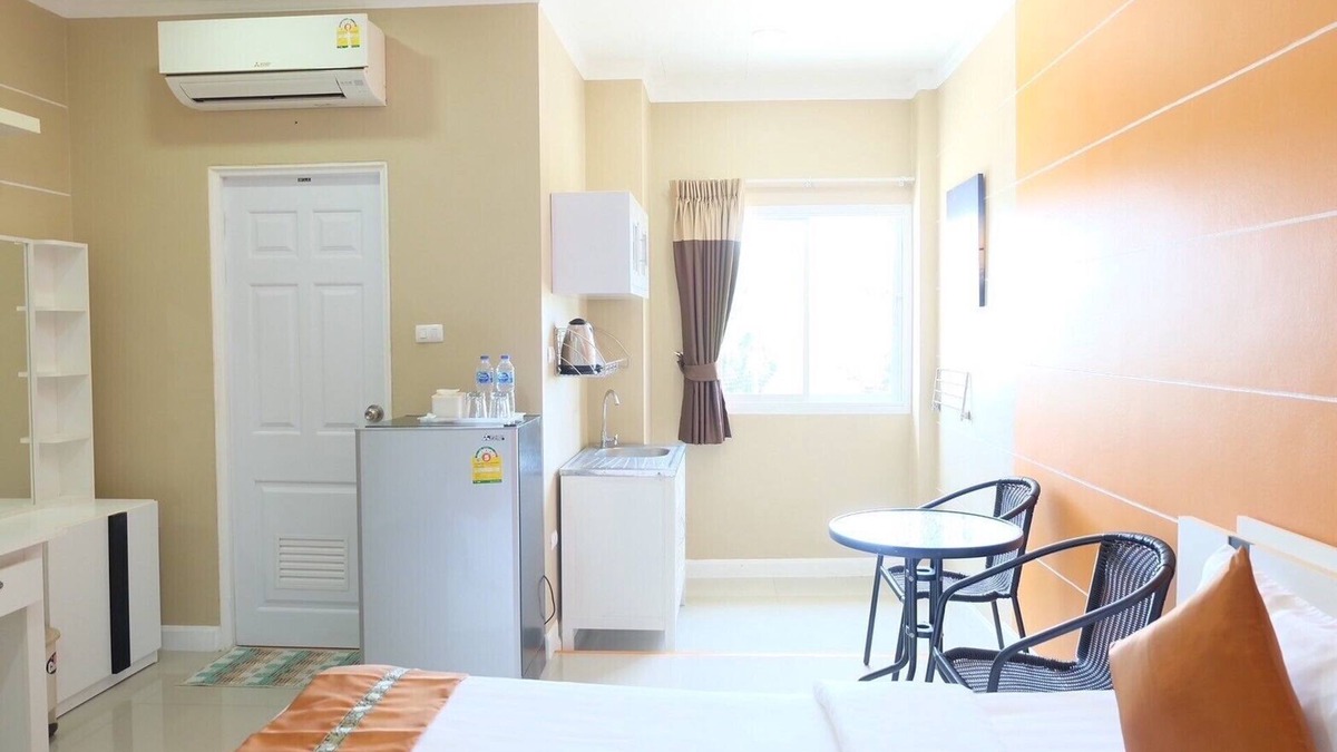 Talat Nuea Apartment | Cozy apartment in charming Wichit with fitness room, WiFi, AC