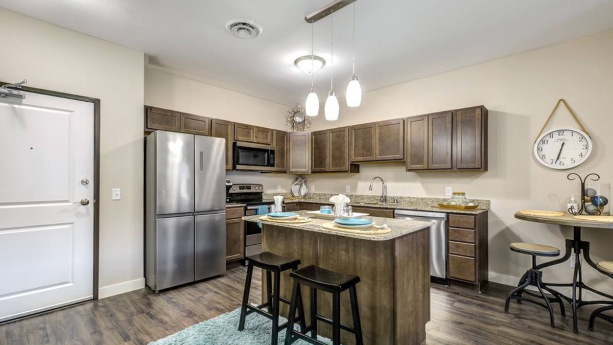 Mankato House | Cozy Apartment in Clubhouse building at Woodside Apartments