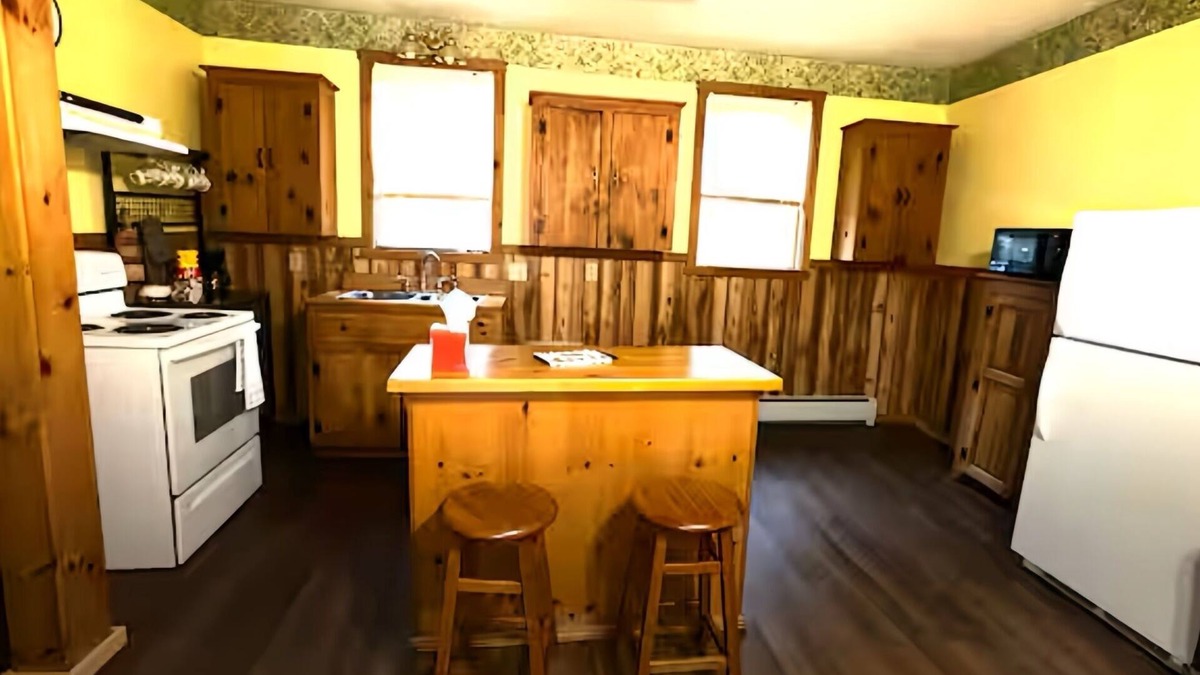 Colebrook Apartment | Cozy apartment in Colebrook NH
