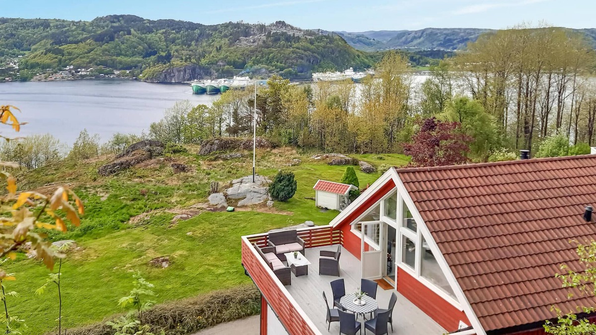 Lyngdal Apartment | Cozy apartment in Lyngdal with WiFi
