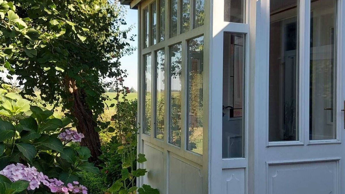 Krummhoern Apartment | Cozy apartment in Pilsum with a wonderful view of East Frisia's vastness.