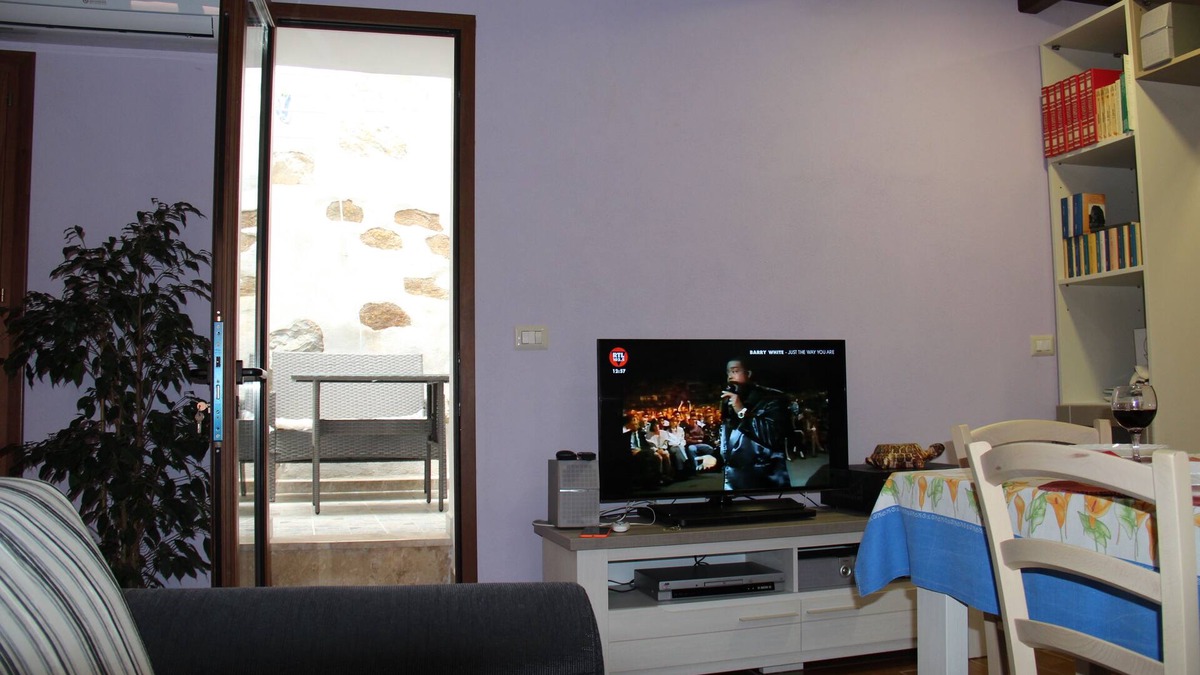 Posada Apartment | Cozy apartment in the historic village of Posada.