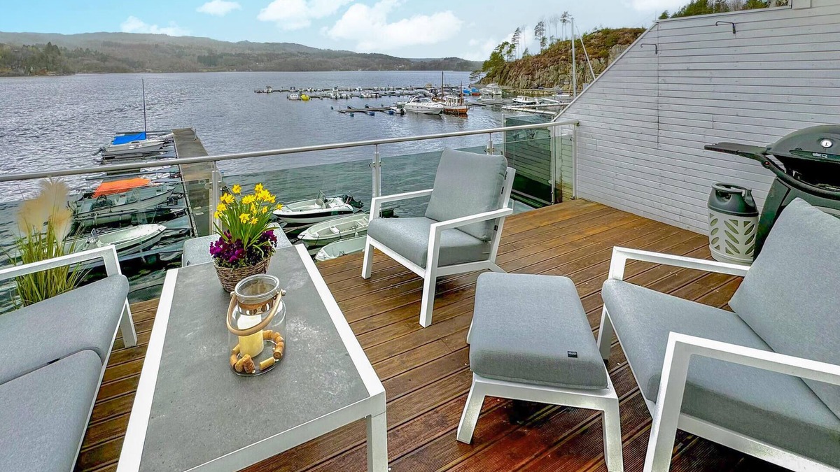 Tysnes Apartment | Cozy apartment in Uggdal with WiFi