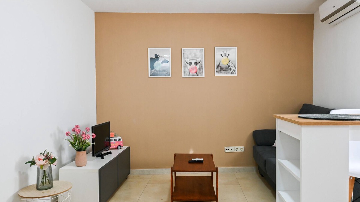 Numancia Apartment | Cozy Apartment in Vallecas MDV1B