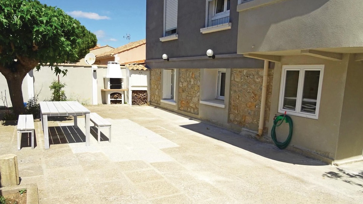 Vinassan Apartment | Cozy apartment in Vinassan with WiFi