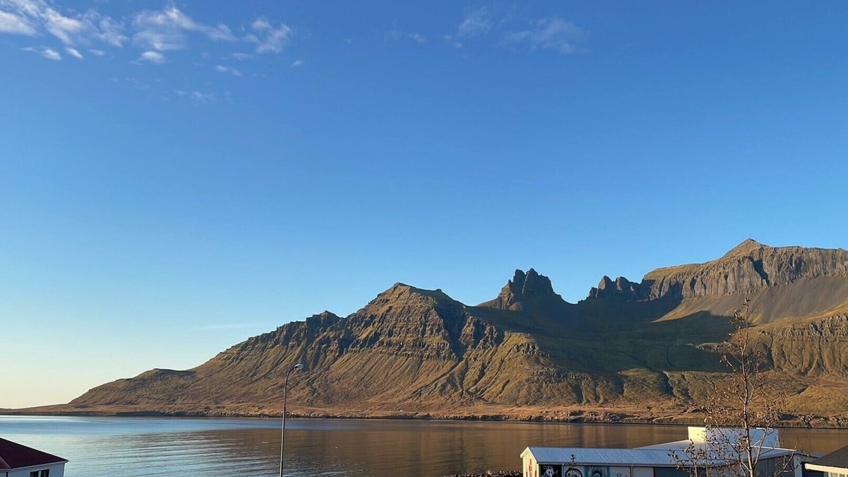 Stovarfjorur Apartment | - Cozy Apartment with an Outstanding view - Heart of East Coast Iceland -