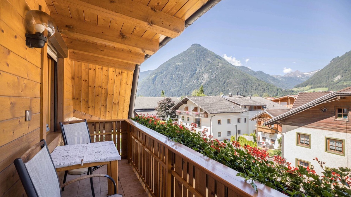 Caminata di Tures Apartment | Cozy Apartment "Kornblume - Mesnerhof" with Mountain View, Wi-Fi, Balcony & Garden