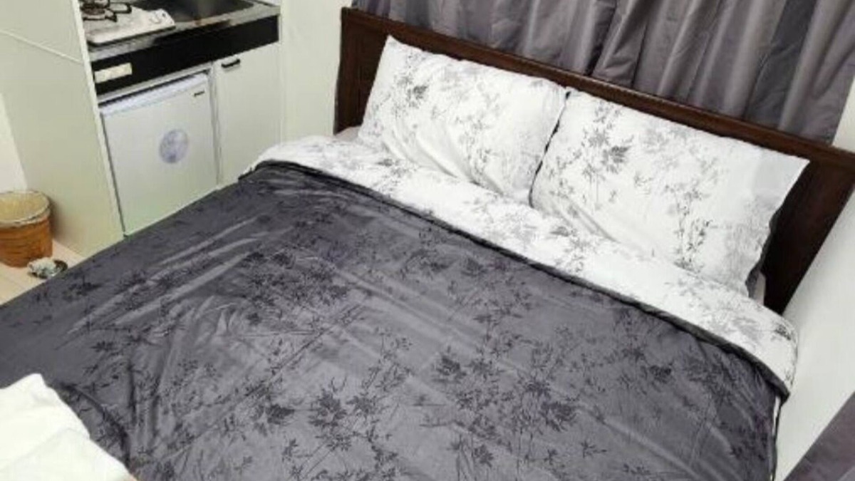 Higashishinkoiwa Apartment | Cozy apartment with AC in charming Katsushika City