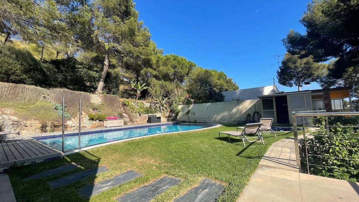 Castelldefels Villa | Cozy apartment near the sea located in a tourist area/IDEAL A COUPLES